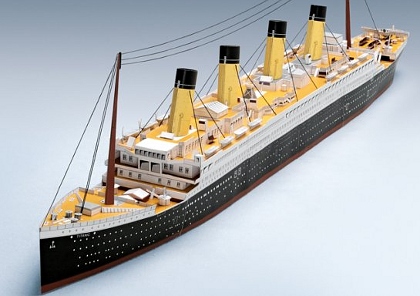 Kartonmodell der Titanic im Maßstab 1:200