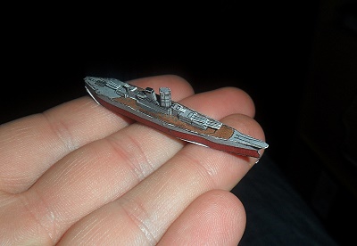 Winziges Modell des japanischen Schlachtschiffes Yamato